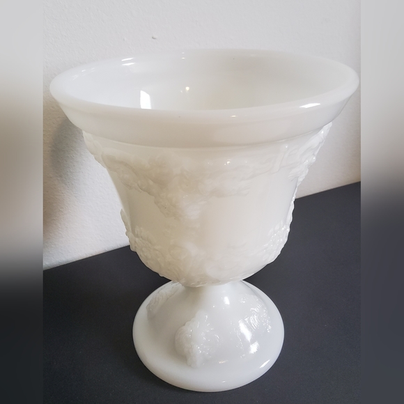 Vintage EO Brody Milk Glass Vase M4300 Fruit Bowl - Picture 4 of 6